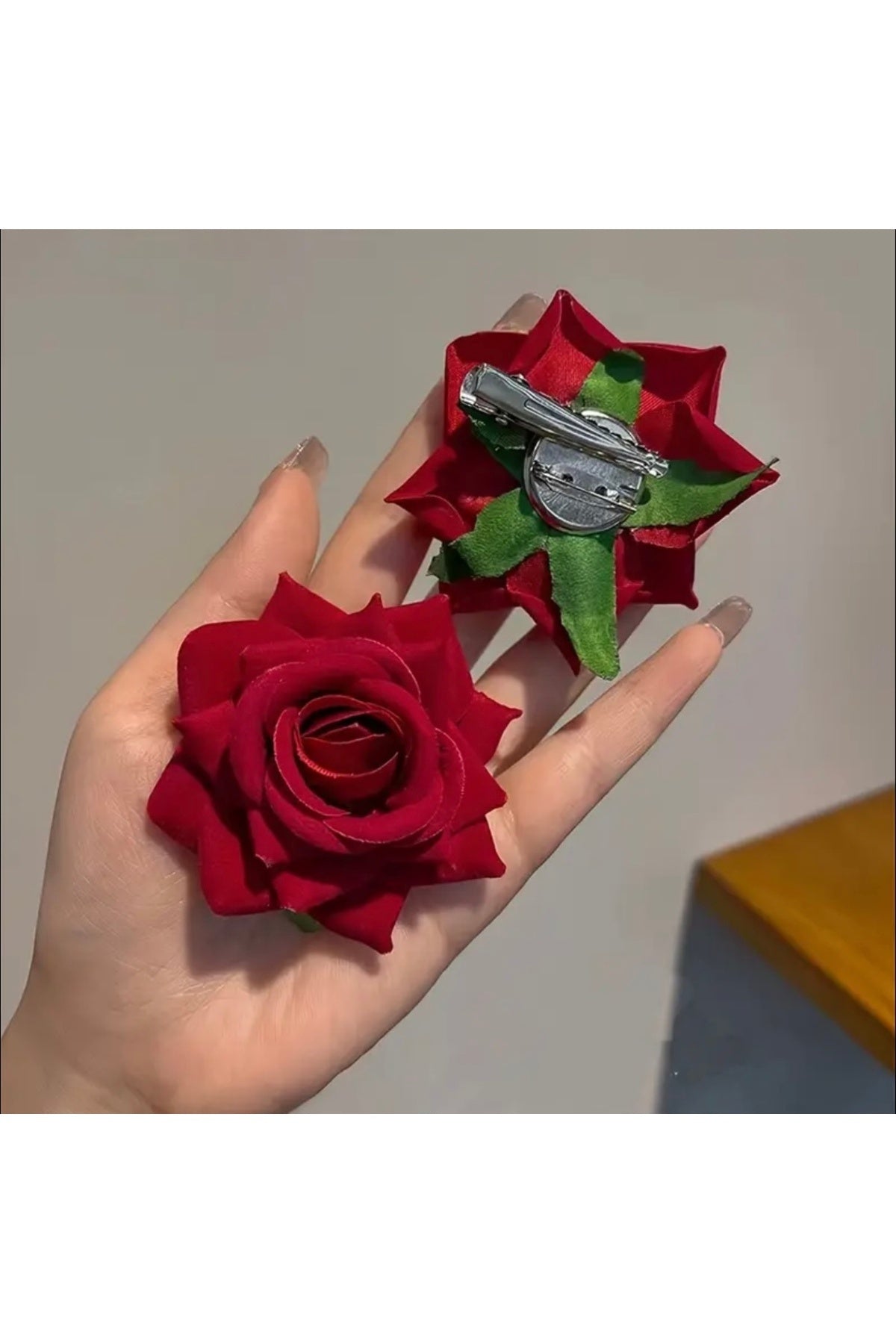 2 adet Vintage Kırmızı Kadife 3D Gül Çiçeği Çift Broş ve Saç Tokası