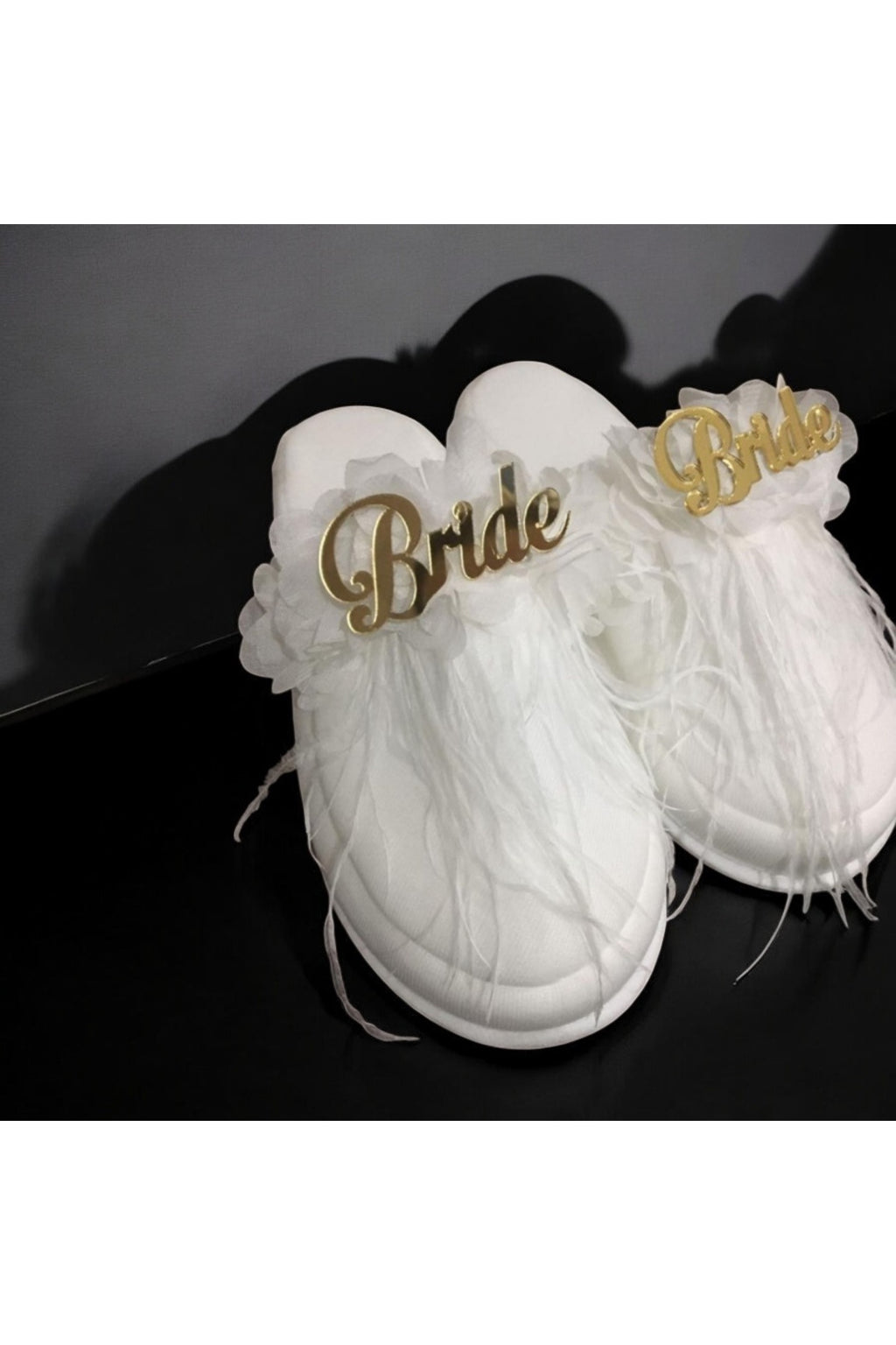Beyaz Çiçekli Tüylü Gold Bride Yazılı Gelin Terliği