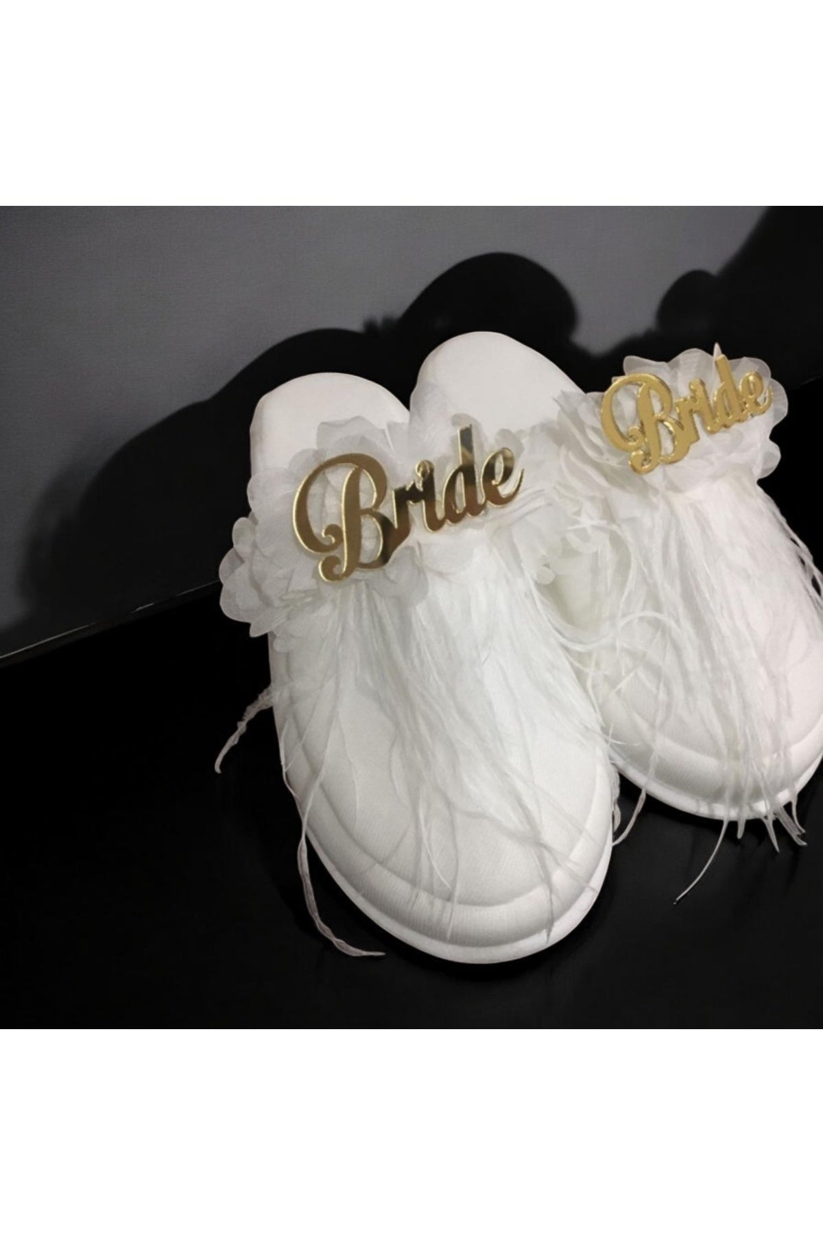Beyaz Çiçekli Tüylü Gold Bride Yazılı Gelin Terliği